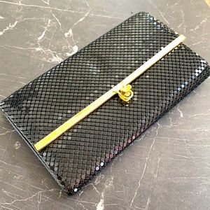 Mesh clutch w clasp closure and metal trim, black
